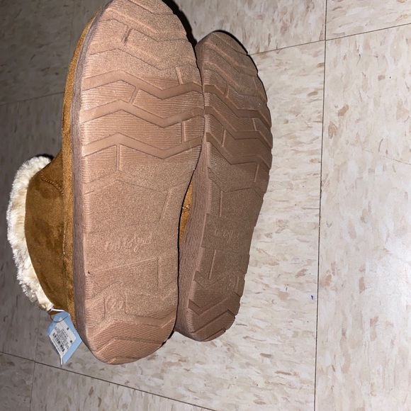 Cat & Jack Tan Ankle Boots with Cream Fur - Picture 11 of 13